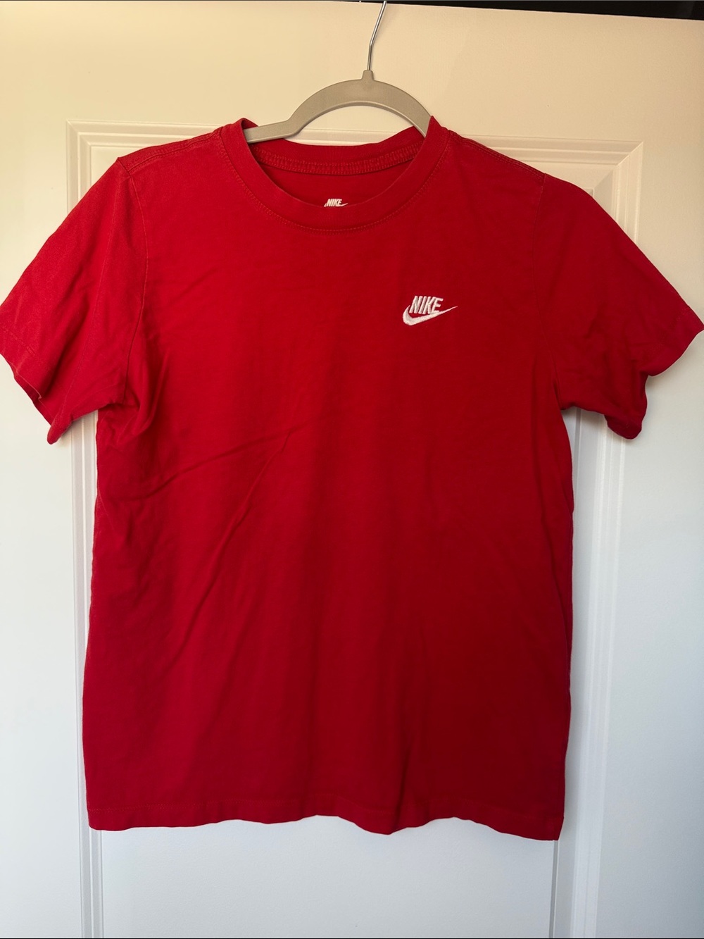 Nike Boys  Red Short Sleeve Crewneck T-Shirt with White Swoosh Size XL